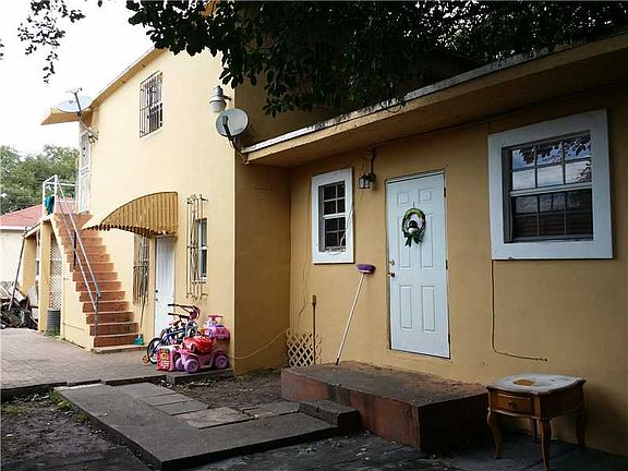 4th image of 2550 NW 26th St