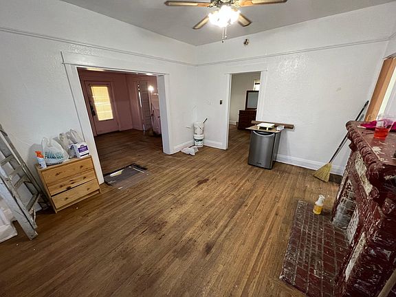 5th image of 933 N Marine Ave