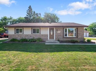 172 S Regis Rd, Saukville, WI 53080