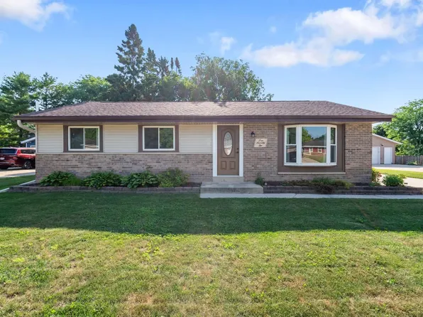 172 South Regis ROAD, Saukville, WI 53080