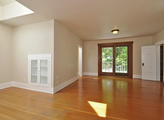 4th image of 927 S Sheridan Ave