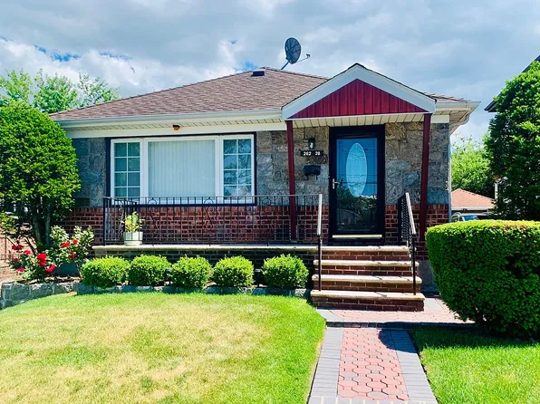 26228 60th Ave, Little Neck, NY 11362
