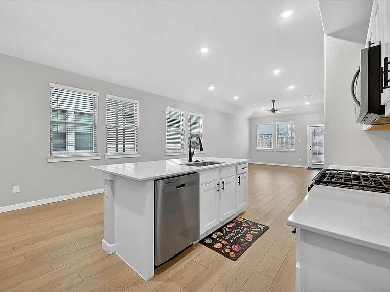 222 Goosewood Dr — Photo 3