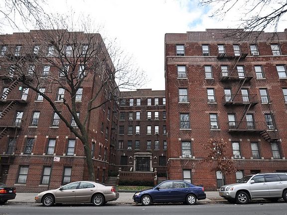 2nd image of 3265 Bainbridge Ave APT A32