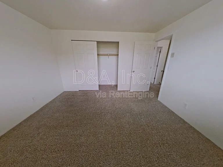138 NE Conifer Blvd #6 — Photo 9
