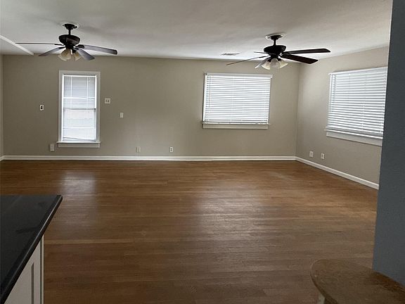 2nd image of 1041 Rosemont St
