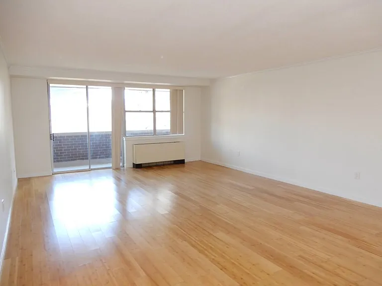 9 Hawthorne Pl #6J — Photo 3