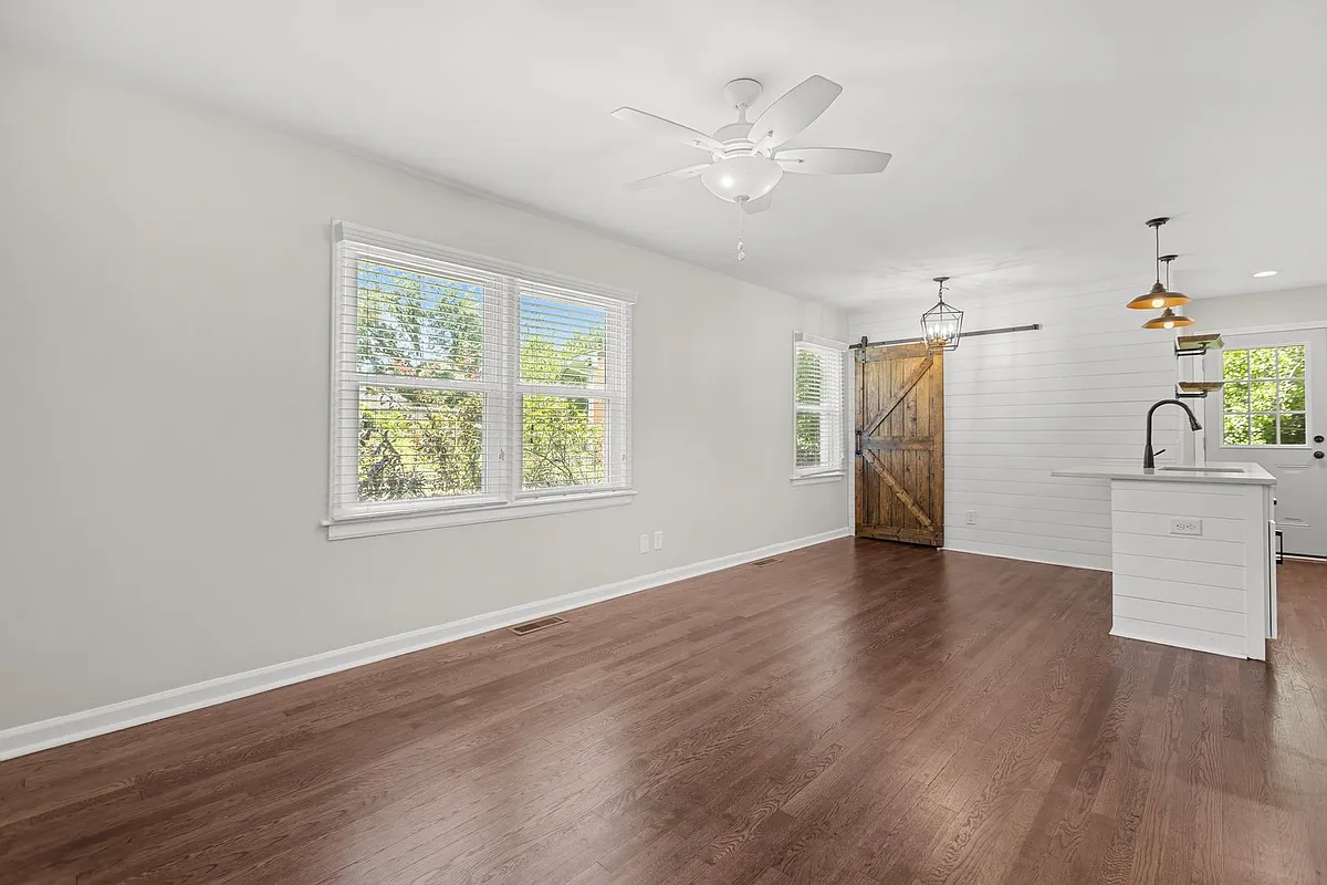 Building Photo - 1100 Holburn Pl