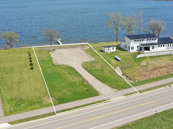 3rd image of County Road 4 NE