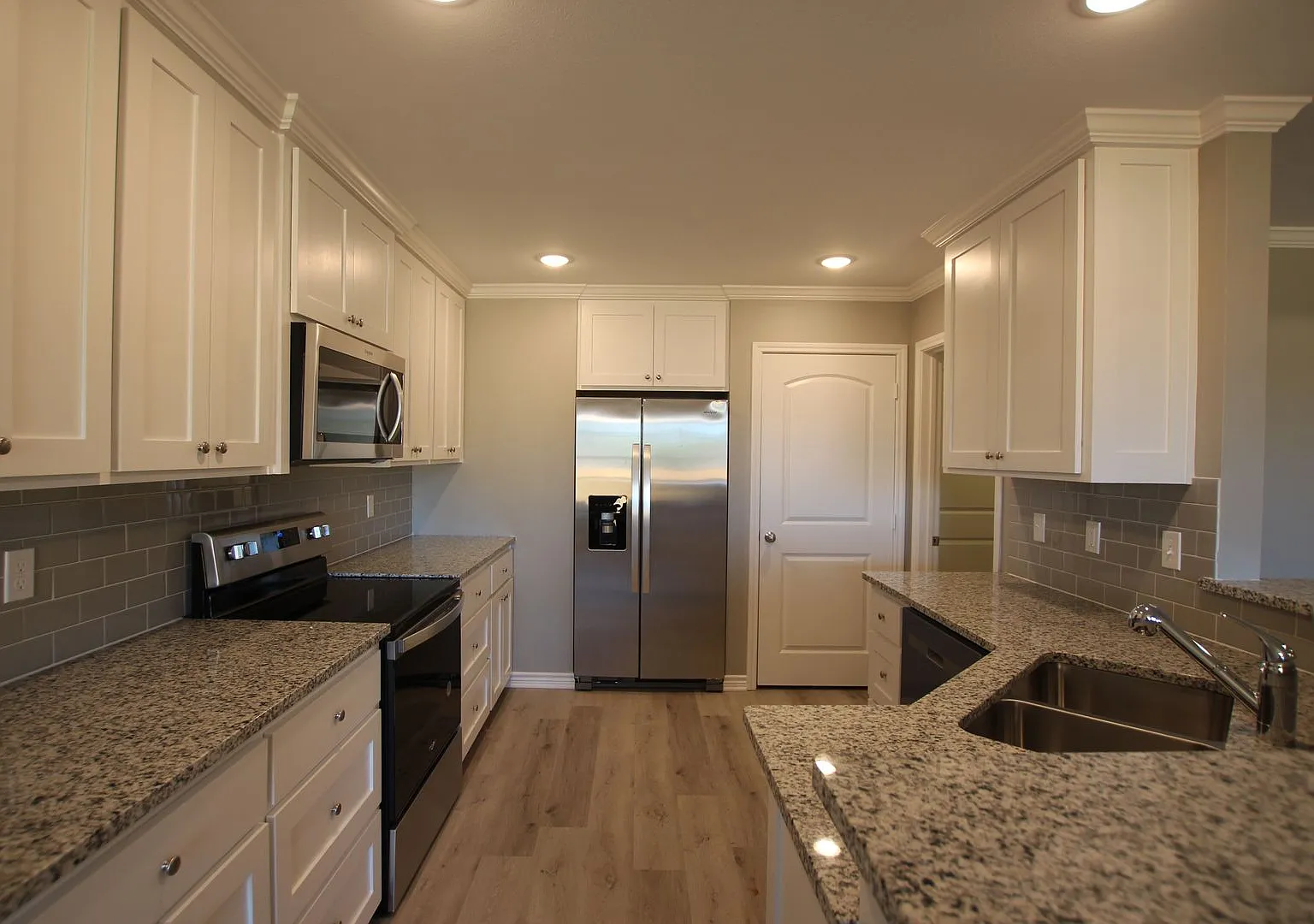Beautiful 3 Bedroom 2 Bathroom Townhouse in South Tyler! — Photo 1