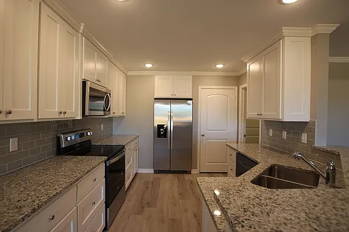 Beautiful 3 Bedroom 2 Bathroom Townhouse in South Tyler! Now offering 1st full month rent free! Photo 1