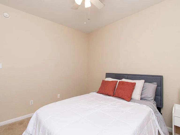 421 Shadowpoint — Photo 6