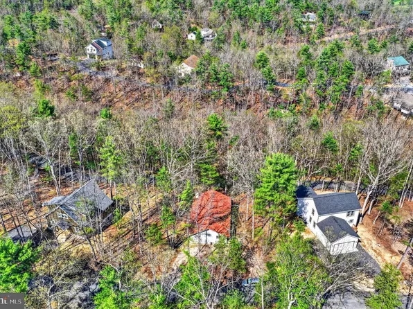 213 Morrie Dr, Basye, VA 22810