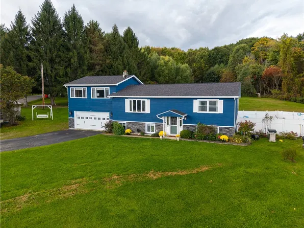 7130 Hyland Dr, Hornell, NY 14843