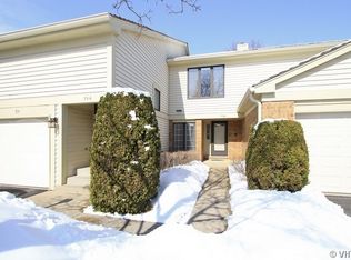 734 Ascot Ct, Libertyville, IL 60048