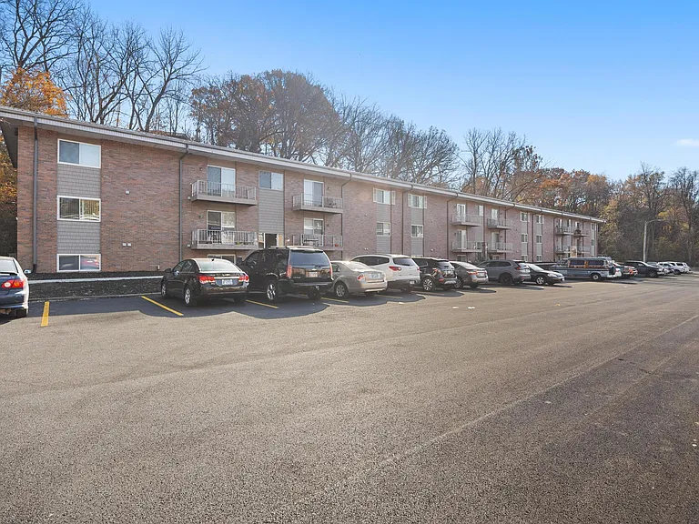 Forest Hills Apartments — Photo 17
