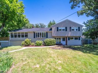 5 Hill Ct W, Pompton Lakes, NJ 07442