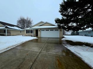 642 Jenisa Dr, Saint Cloud, MN 56301