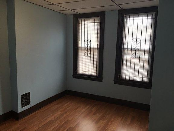 2nd image of 1848 E Schiller St