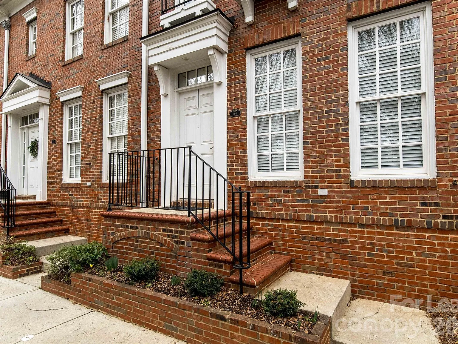 2 bed, 2.5 bath, 1258 sqft, $2,100 — Photo 1