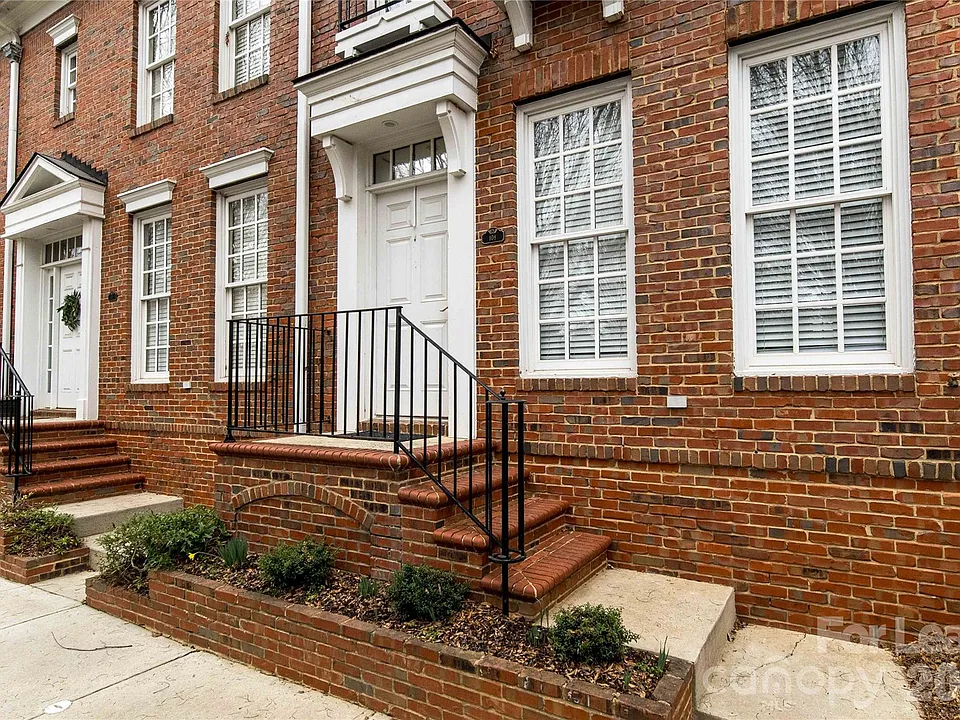 108 Southsquare Row