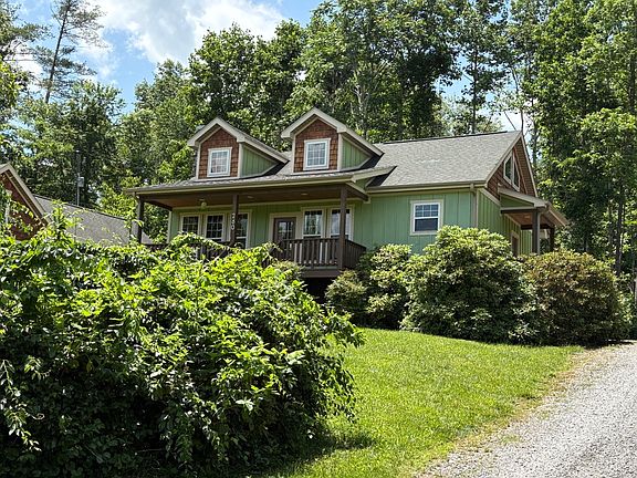 Berm/hedge at mid-property creates a bit of extra privacy.