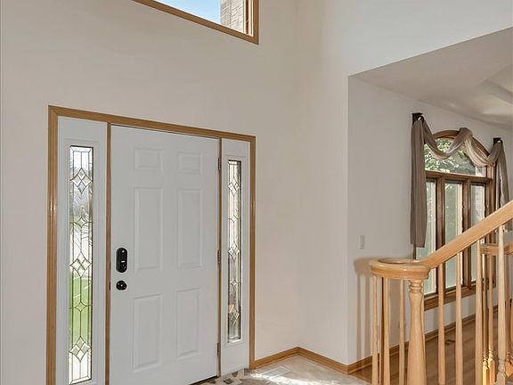 5th image of 365 Crestwood Rd