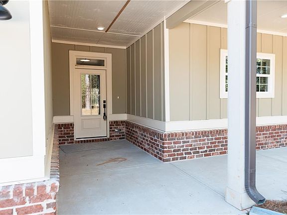 3rd image of 632 Campbell Rd