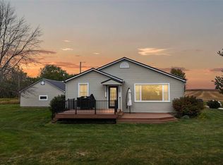 21456 105th St, Columbus Junction, IA 52738