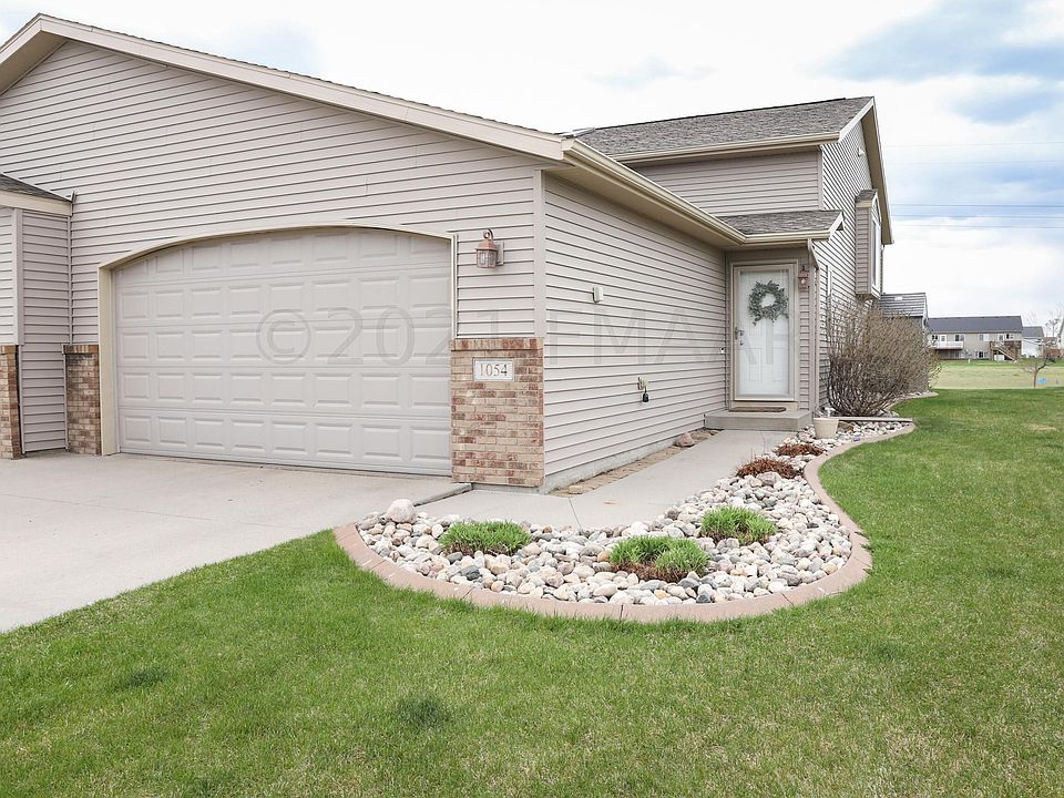 1st image of 1054 Parkway Dr