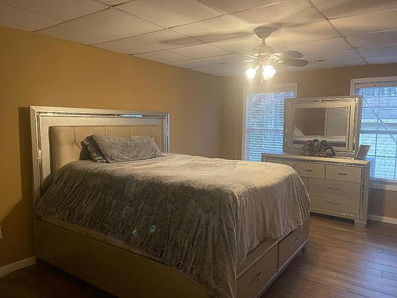 2nd image of 196 Oakwood Cir #2