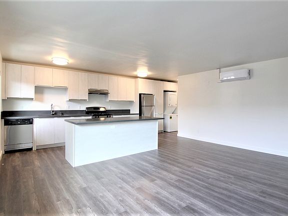 2nd image of 1330 N Martel Ave #18756091