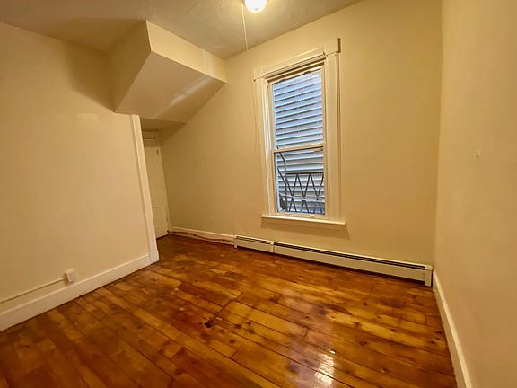 5th image of 162 Edgewood Ave #2