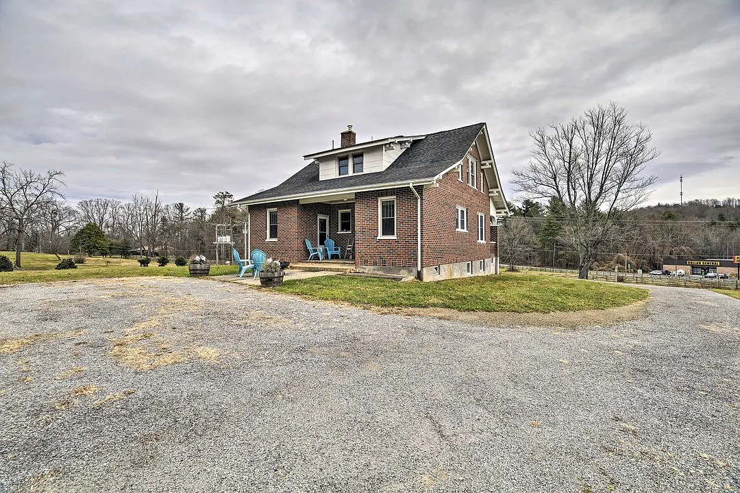 3 bed, 1.5 bath, 1587 sqft, $1,700 — Photo 3