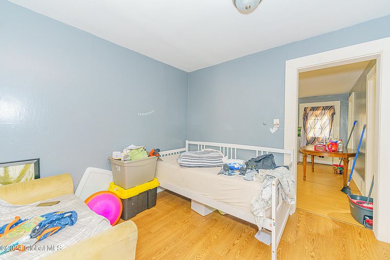4th image of 252 Clinton Avenue
