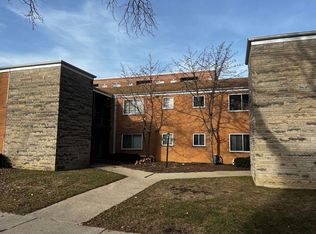 1384 Brown St #DES, Des Plaines, IL 60016