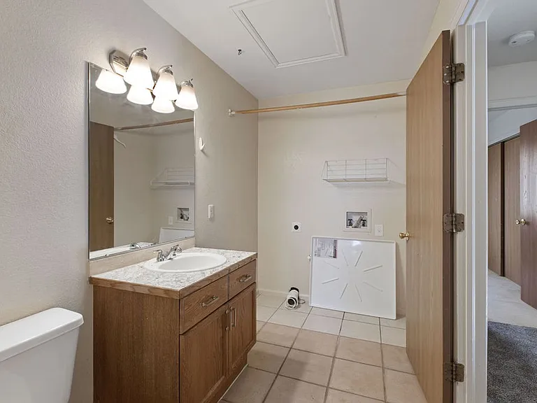 432 Sundance Cir N — Photo 15