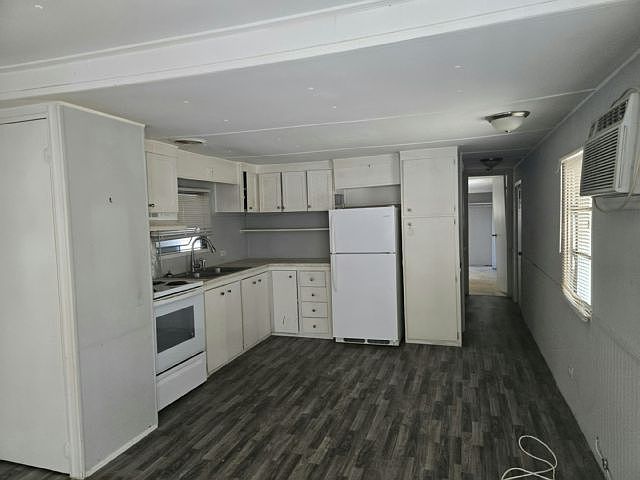 2nd image of 93121 4th St #121
