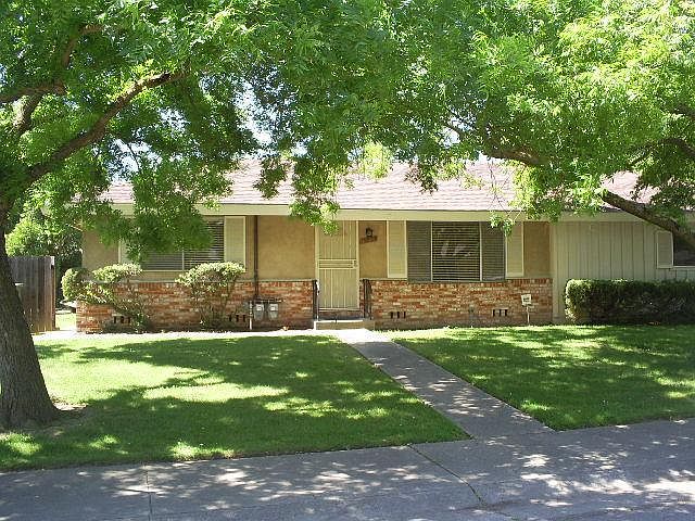 1st image of 1060 Glenn Holly Way