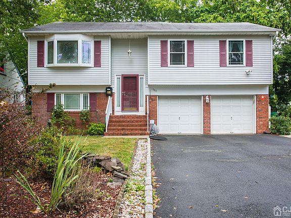 2nd image of 584 Mountainview Dr