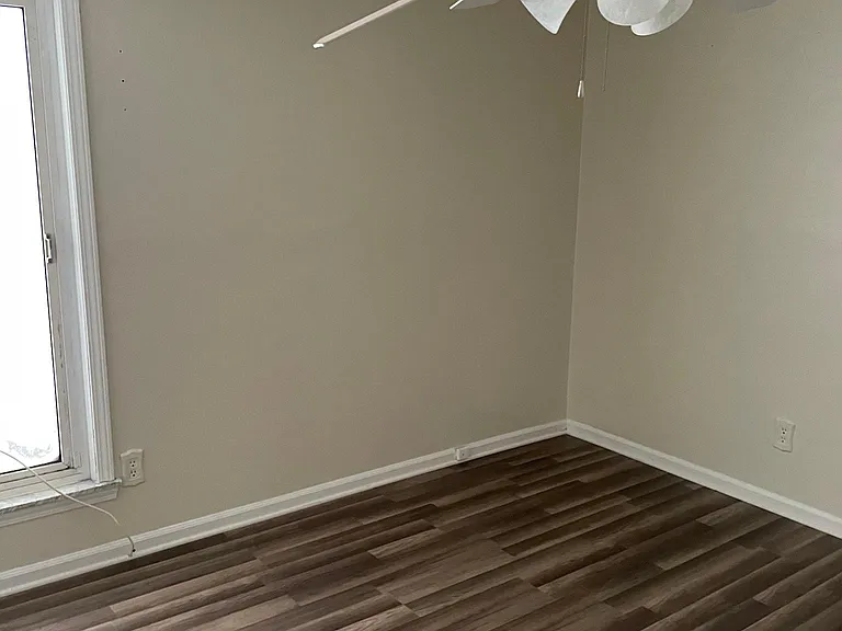 36075 Vaughn St — Photo 2