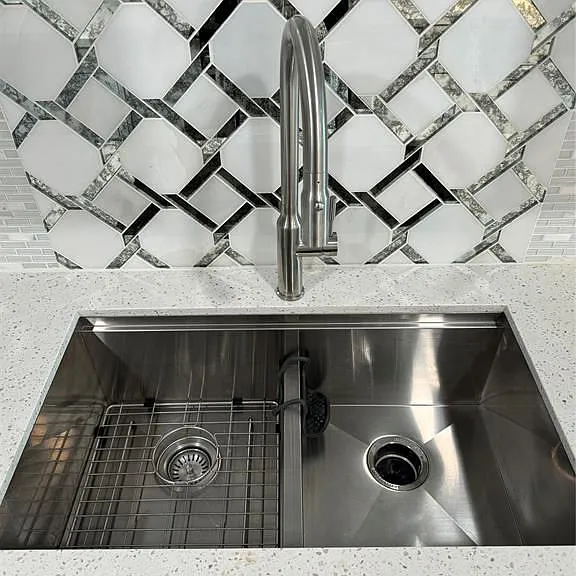 Tradewinds Condominiums — Photo 13