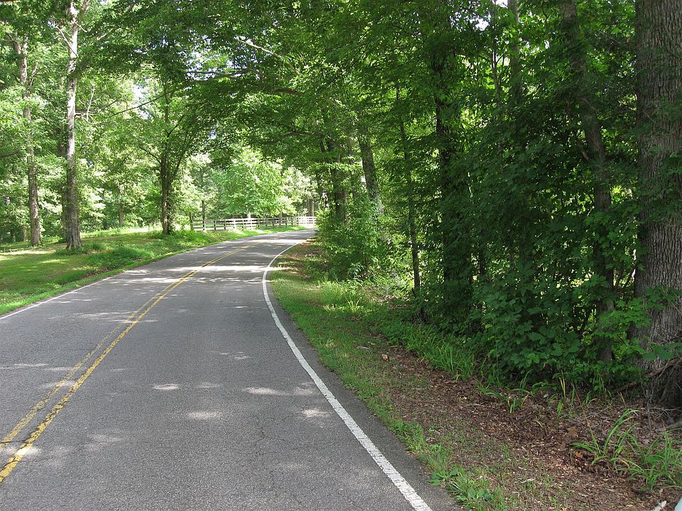 2nd image of 1482 Petty Rd