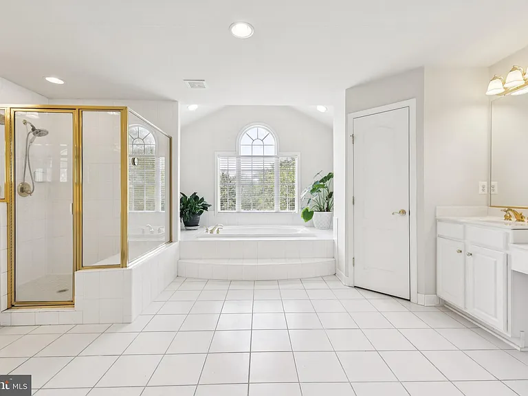 26368 Strathaven Ct — Photo 17