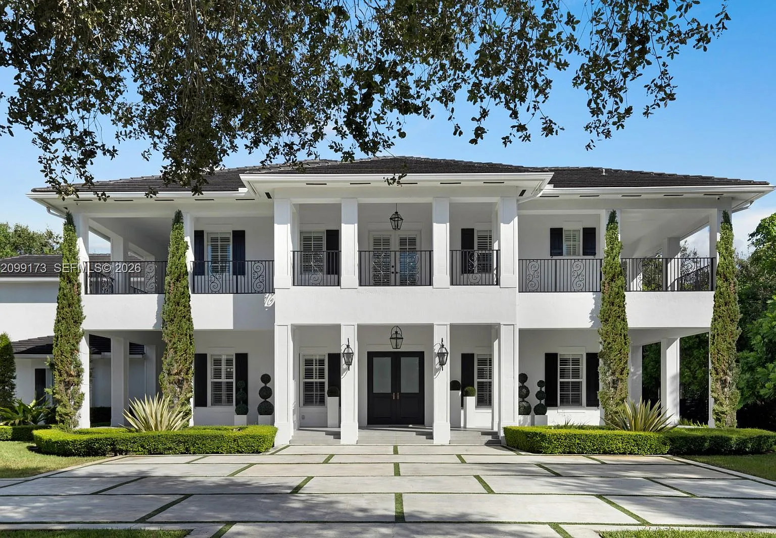 5 bed, 5.5 bath, 7481 sqft, $40,000 — Photo 4