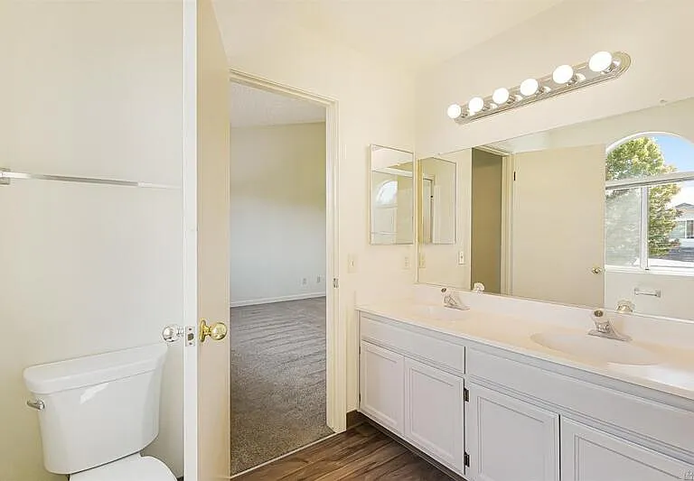 7 Meridian Cir — Photo 26