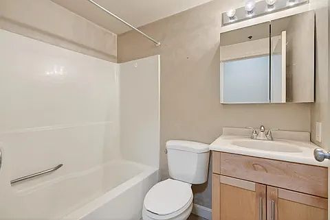 4th image of 148 Breakwater Dr Unit 201