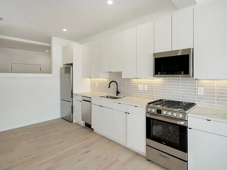 2109 S Iseminger St #3 — Photo 3