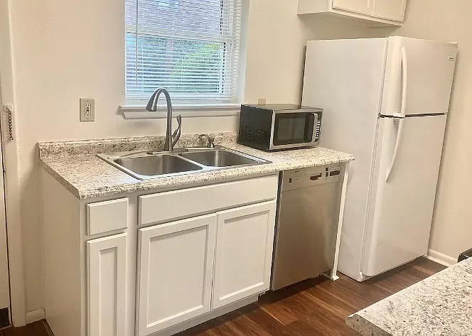1701 Lobdell Ave — Photo 5