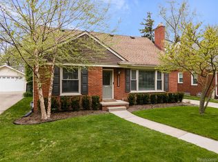 10054 Lincoln Dr, Huntington Woods, MI 48070